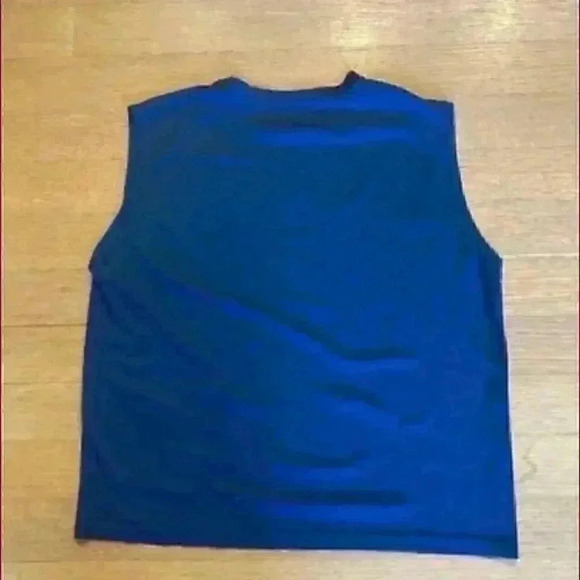⭐️ ASICS blue tank top has some small snags - Picture 3 of 4